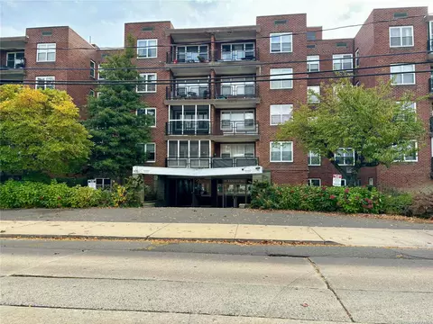 99 Randall Ave #2U, Freeport, NY 11520