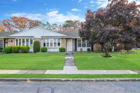 290 Cardiff #B, Ridge, NY 11961
