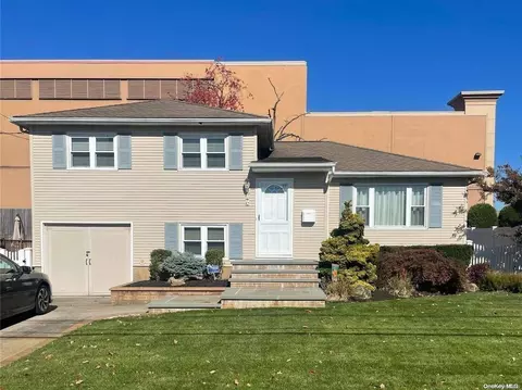 6 Jones Ct, Massapequa Park, NY 11762