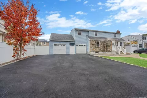 2525 5th Ave, East Meadow, NY 11554