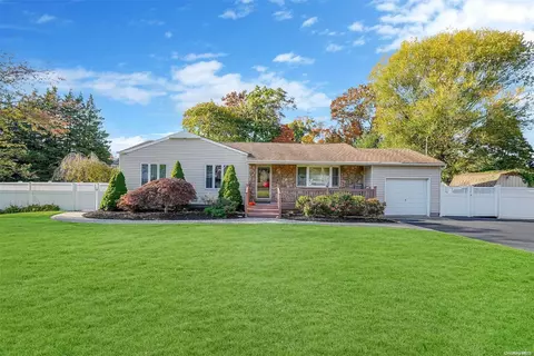 14 Kirk Ave, Ronkonkoma, NY 11779