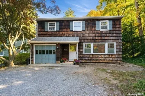 10 Maple Ave, Northport, NY 11768