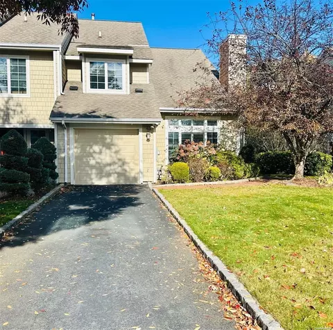 43 Doral Ln #43, Bay Shore, NY 11706