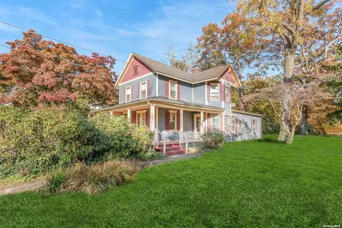 25 Main St, Farmingdale, NY 11735