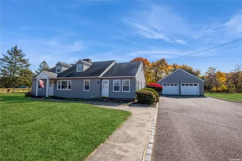 2109 River Rd, Calverton, NY 11933