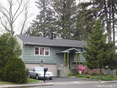 6 Cathy Ct #444, Glen Head, NY 11545