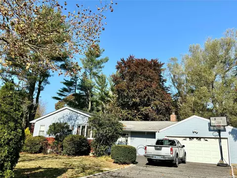 101 Burr Rd, East Northport, NY 11731