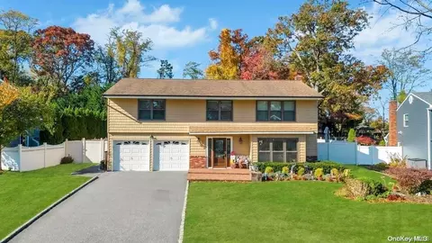 34 Apple Tree Dr, Hauppauge, NY 11788