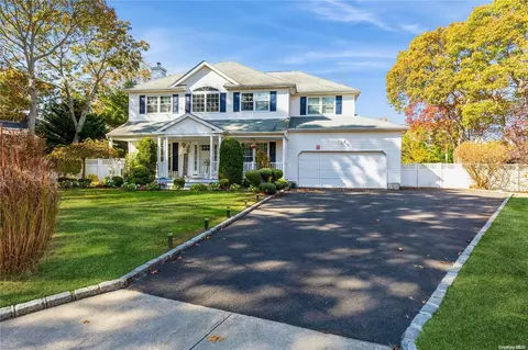 34 Daisy Pl, Selden, NY 11784