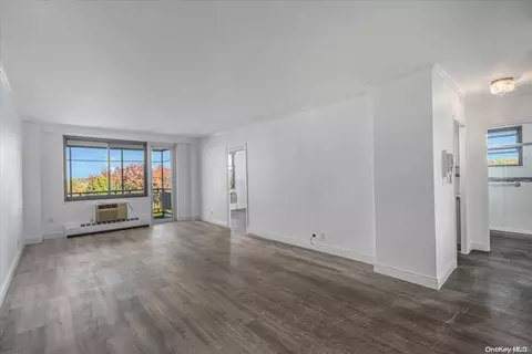 220-55 46th Ave #7H, New York, NY 11361