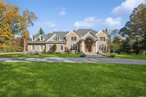 2 Fox Point Dr, Saint James, NY 11780