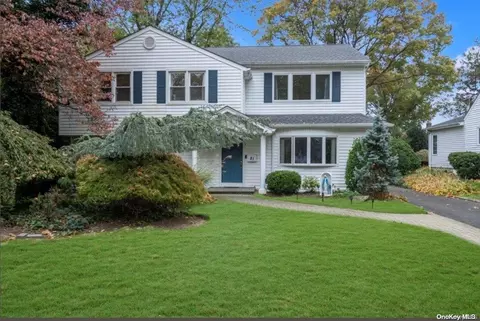 81 Hilldale Rd, North Hempstead, NY 11507