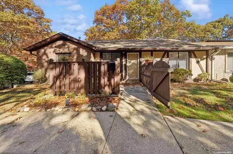 128 Sagamore Hills Dr #128, Port Jefferson Station, NY 11776