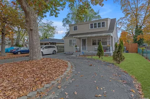 166 Baybright Dr, Shirley, NY 11967