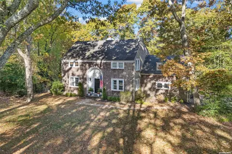 9 Highwood Rd, Setauket, NY 11733