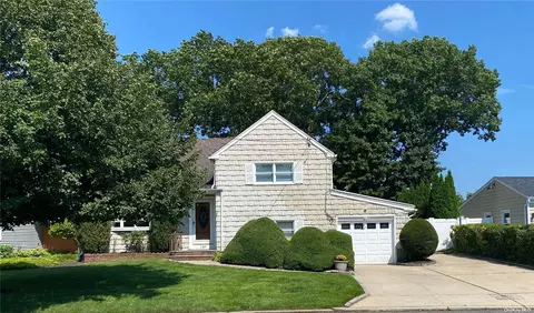 189 Siegel Blvd, Babylon, NY 11702