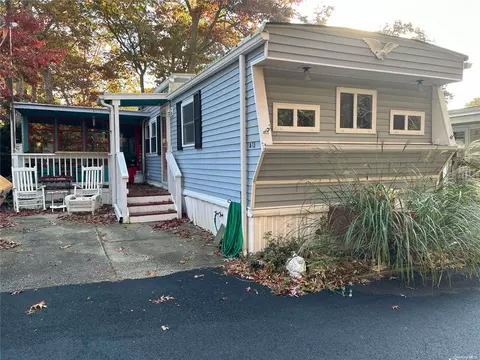 658 A13 Sound Ave, Riverhead, NY 11792