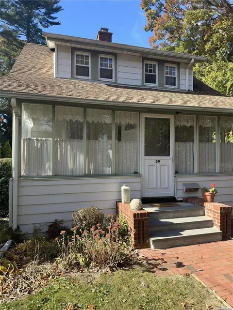 99 Washington St, Merrick, NY 11566