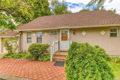 33 Cumberland Ave, North Hempstead, NY 11020