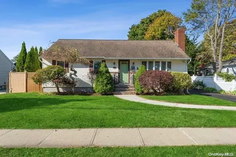 65 Burns Ave, Hicksville, NY 11801