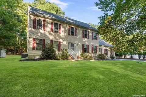 239 Old Town Rd, Setauket, NY 11733