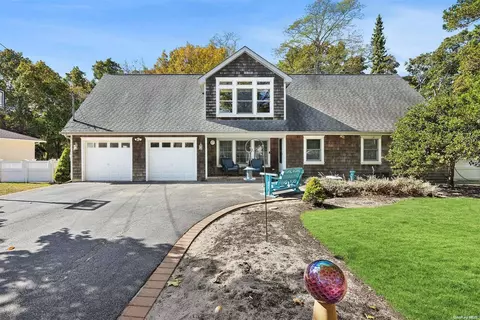 30 Newport Beach Blvd, East Moriches, NY 11940