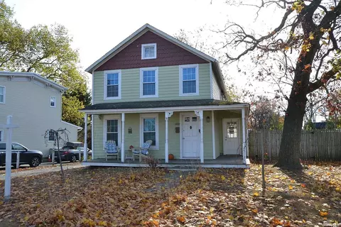 100 Oak St, Patchogue, NY 11772