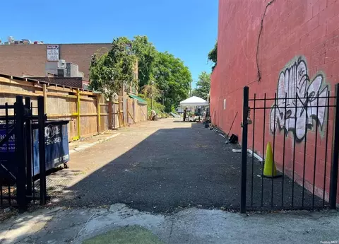 41-11 149th Pl, New York, NY 11355