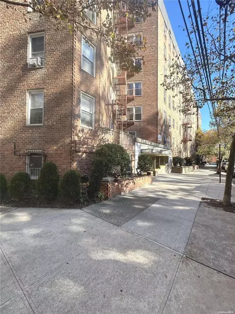 55-05 Woodside Ave #607, New York, NY 11377