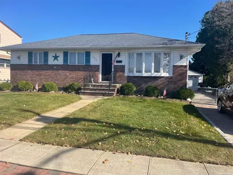 154 10th St, Bethpage, NY 11714