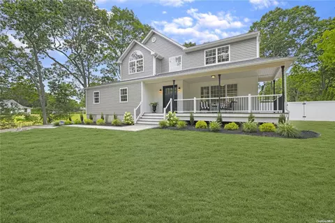 19 Summit Blvd, Westhampton, NY 11977