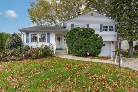 54 Russell Rd, Garden City, NY 11530