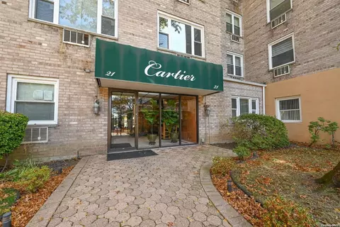 21 Bond St #2N, North Hempstead, NY 11021