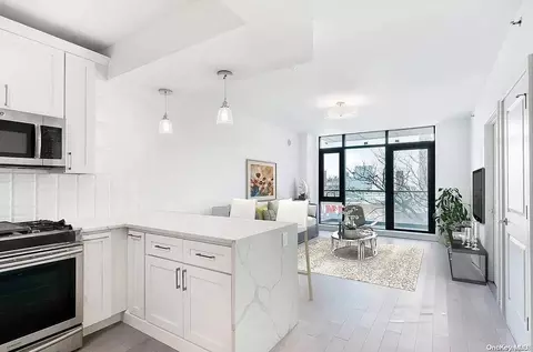 41-04 27th St #4A, New York, NY 11101