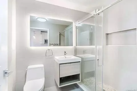 41-04 27th St #5A, New York, NY 11101
