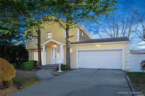 174 Executive Dr, North Hempstead, NY 11040