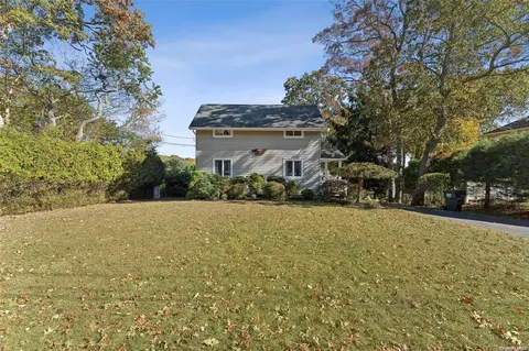 4 Crestview Dr, Southampton, NY 11960