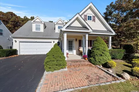 68 Golden Spruce Dr #68, Calverton, NY 11933