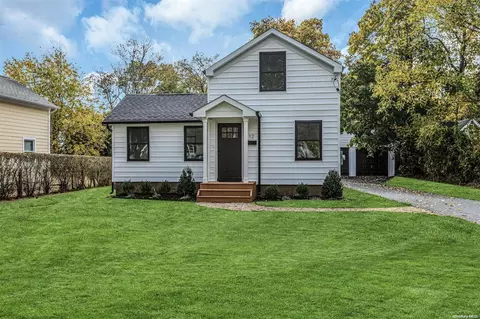 12 Electric St, Patchogue, NY 11772