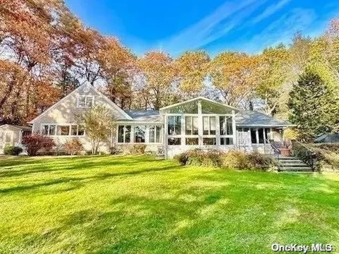 9 Apex Rd, Melville, NY 11747