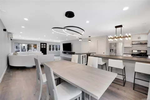 17-32 Murray St, New York, NY 11357