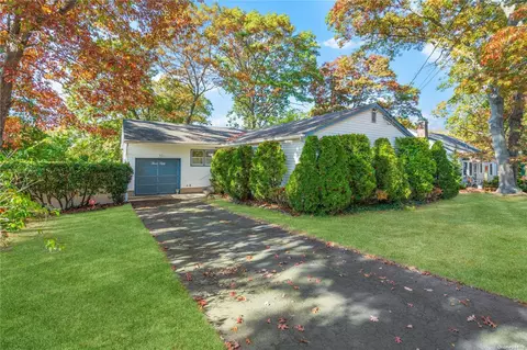 350 Pamlico Ave, Ronkonkoma, NY 11779