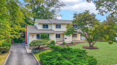 7 Platt Ave, Smithtown, NY 11787