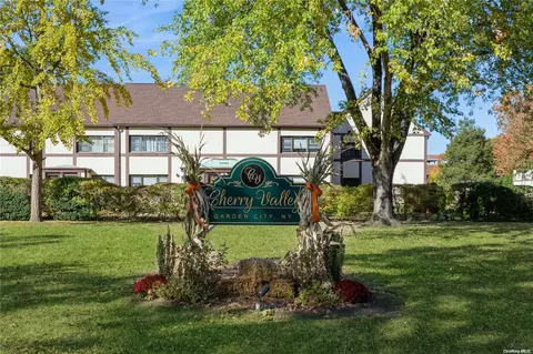 123 Fifteenth St #D2, Garden City, NY 11530