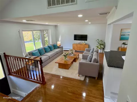 1 Waner St, Commack, NY 11725