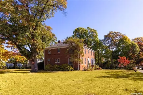 272 Oakwood Ave, Cedarhurst, NY 11516