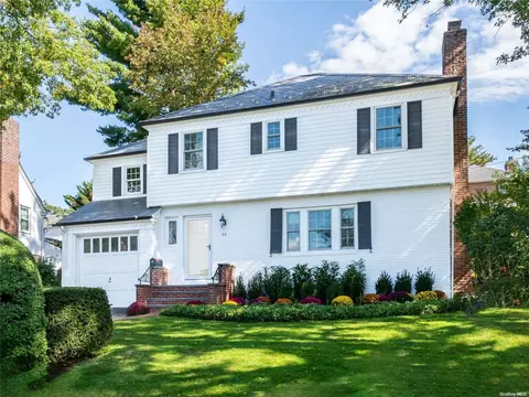 22 Shorehaven Ln, North Hempstead, NY 11030