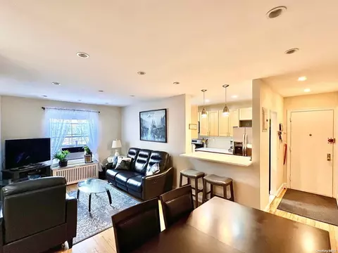 30-15 Hobart St #3C, New York, NY 11377