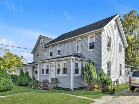 65 Raynor St, Freeport, NY 11520