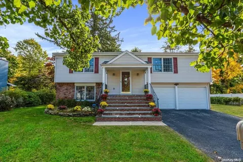 98 Pershing Ave, Locust Valley, NY 11560